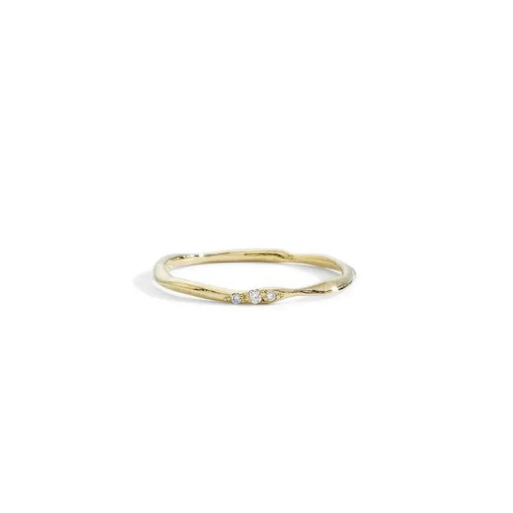 thin wavy three diamond band