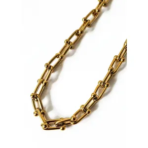 Una 18K Gold U Shaped Horse Shoe Collar Necklace