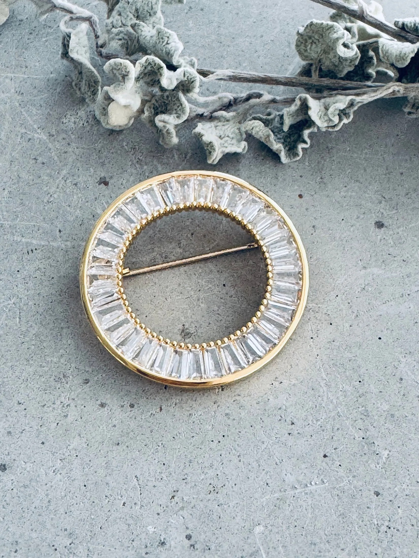 Various stock pins | brooches