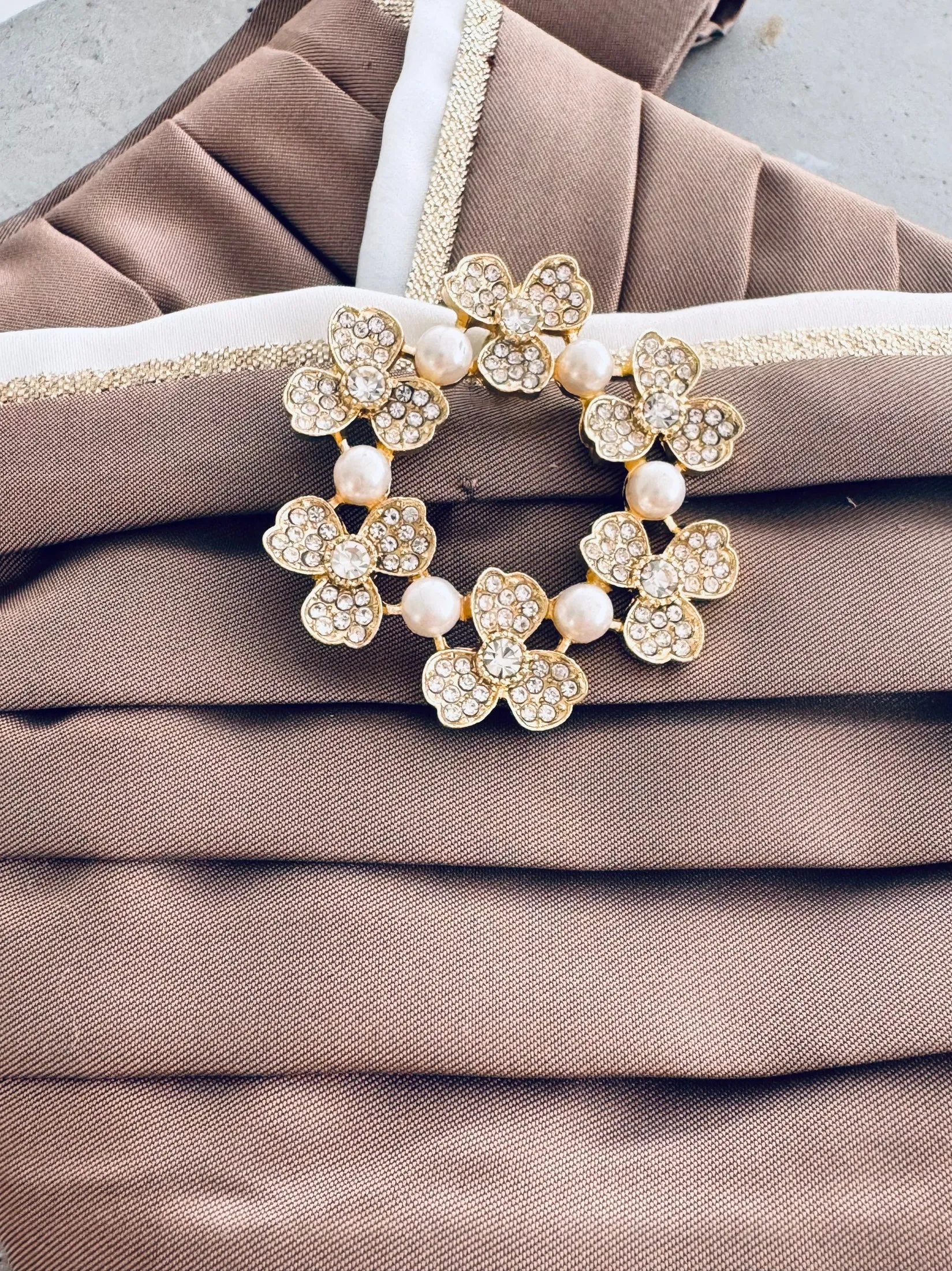 Various stock pins | brooches