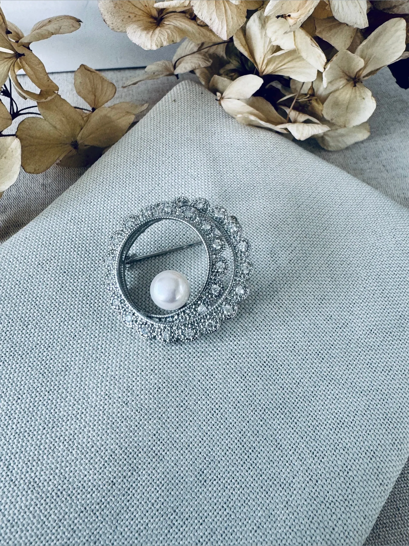 Various stock pins | brooches