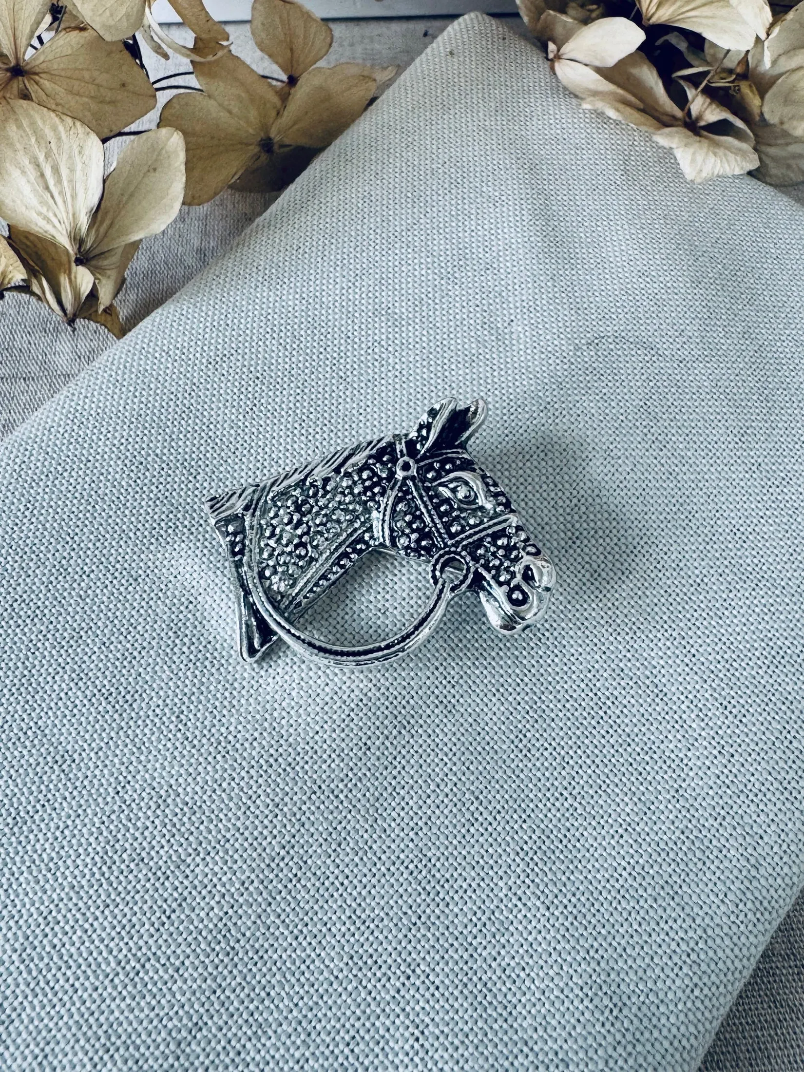 Various stock pins | brooches