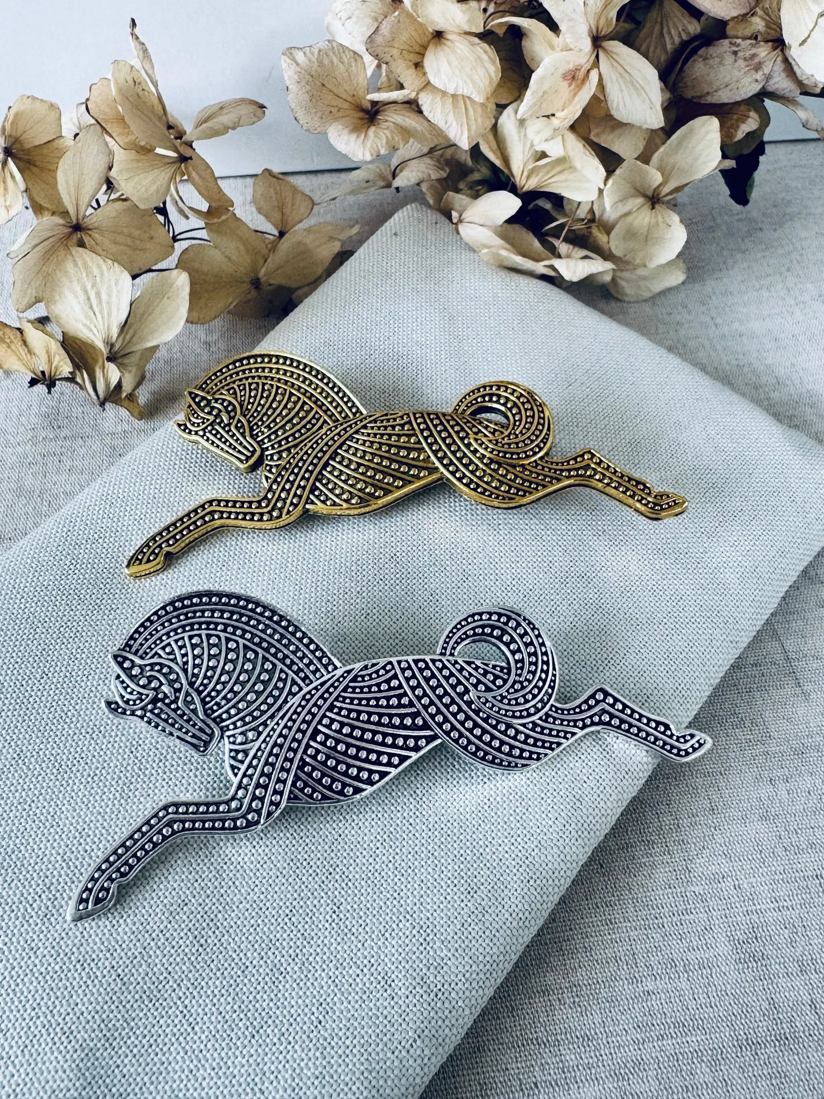 Various stock pins | brooches