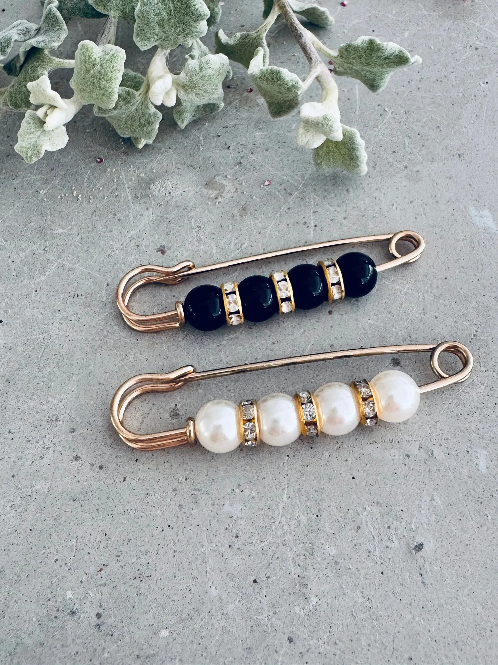 Various stock pins | brooches