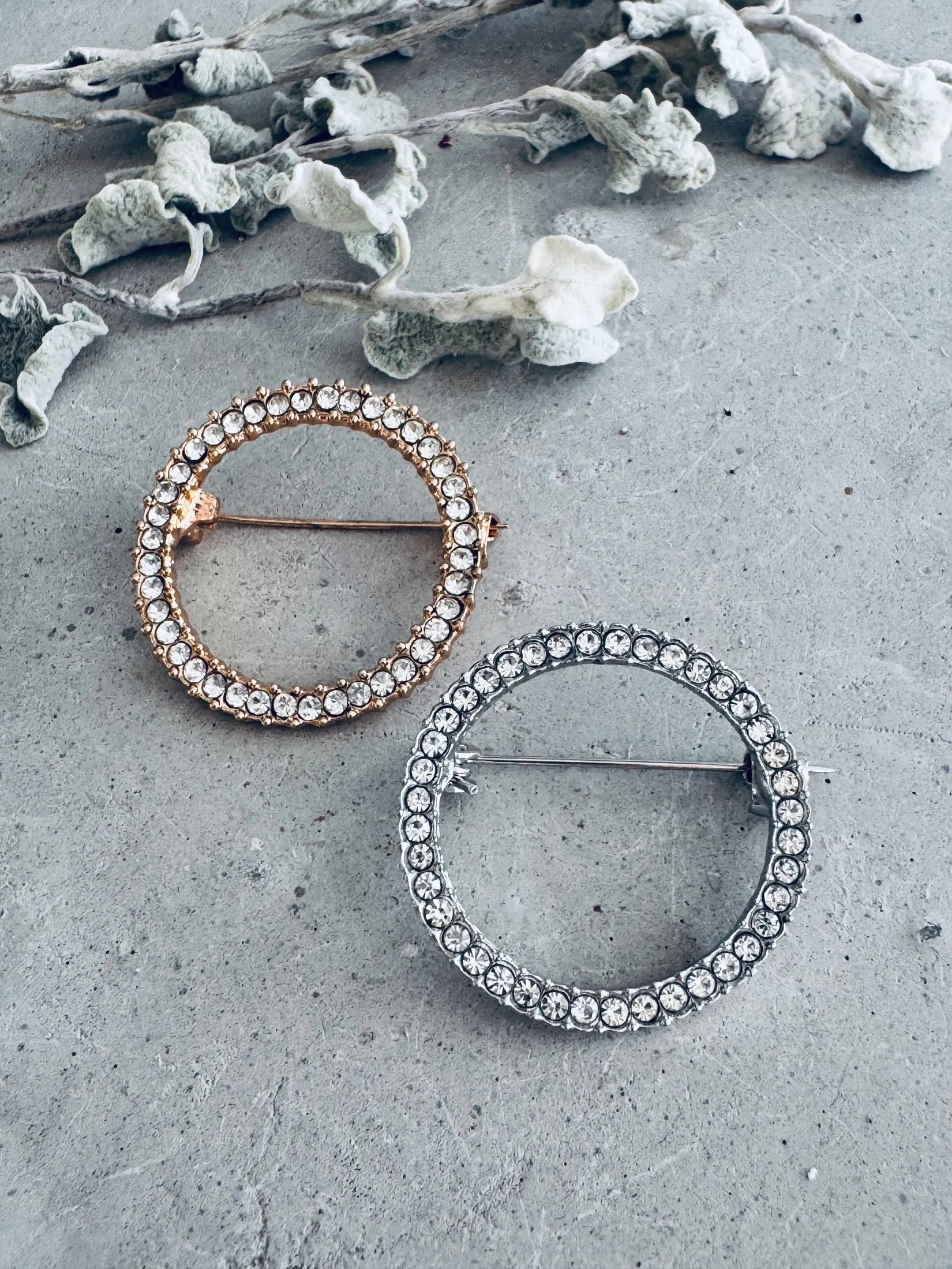 Various stock pins | brooches