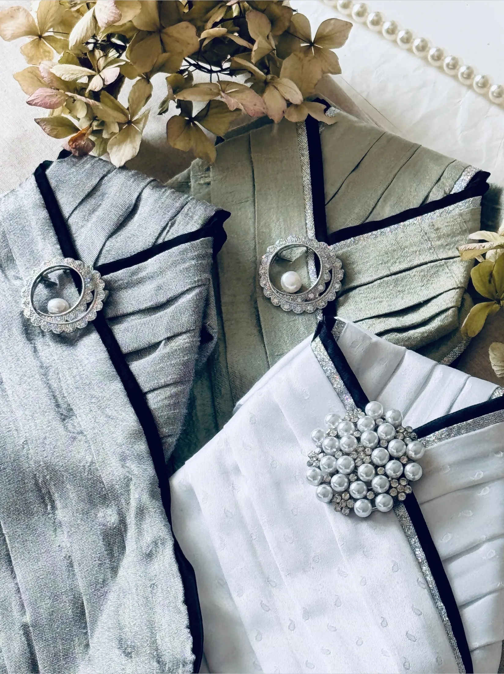 Various stock pins | brooches