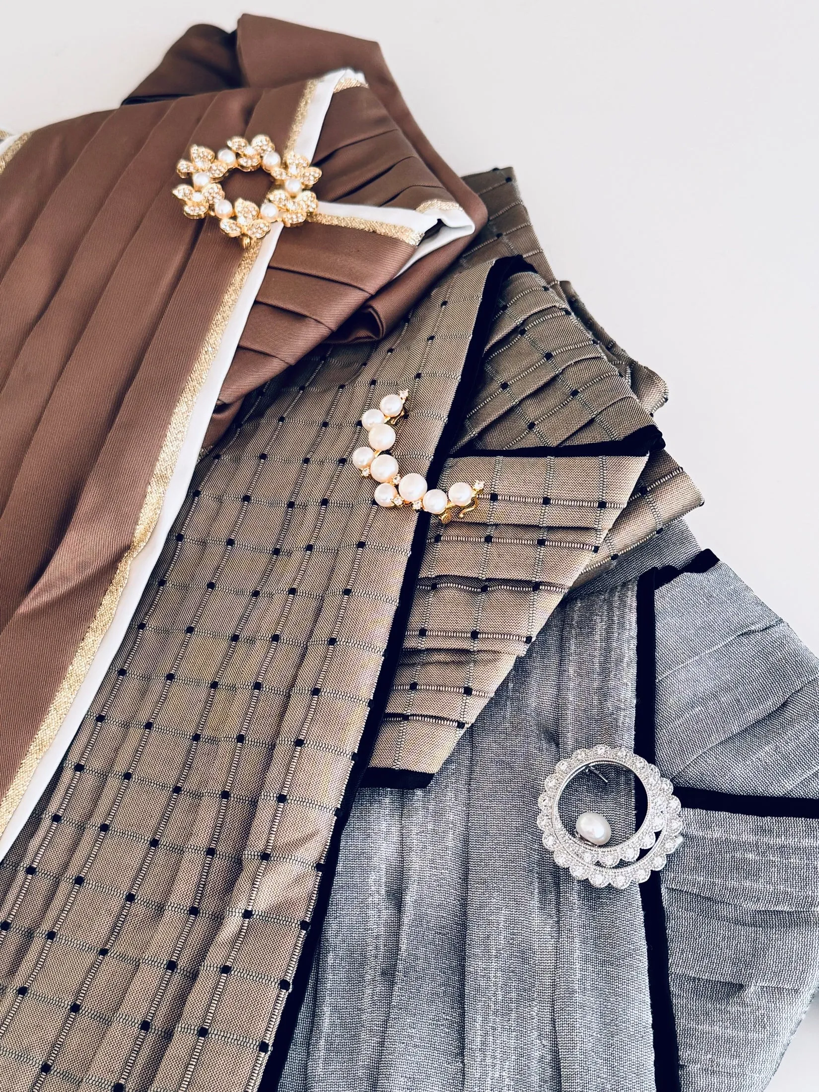 Various stock pins | brooches