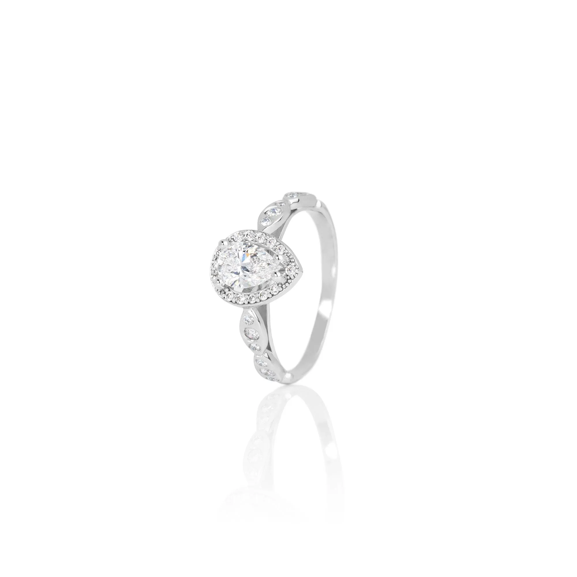 Women's diamond ring