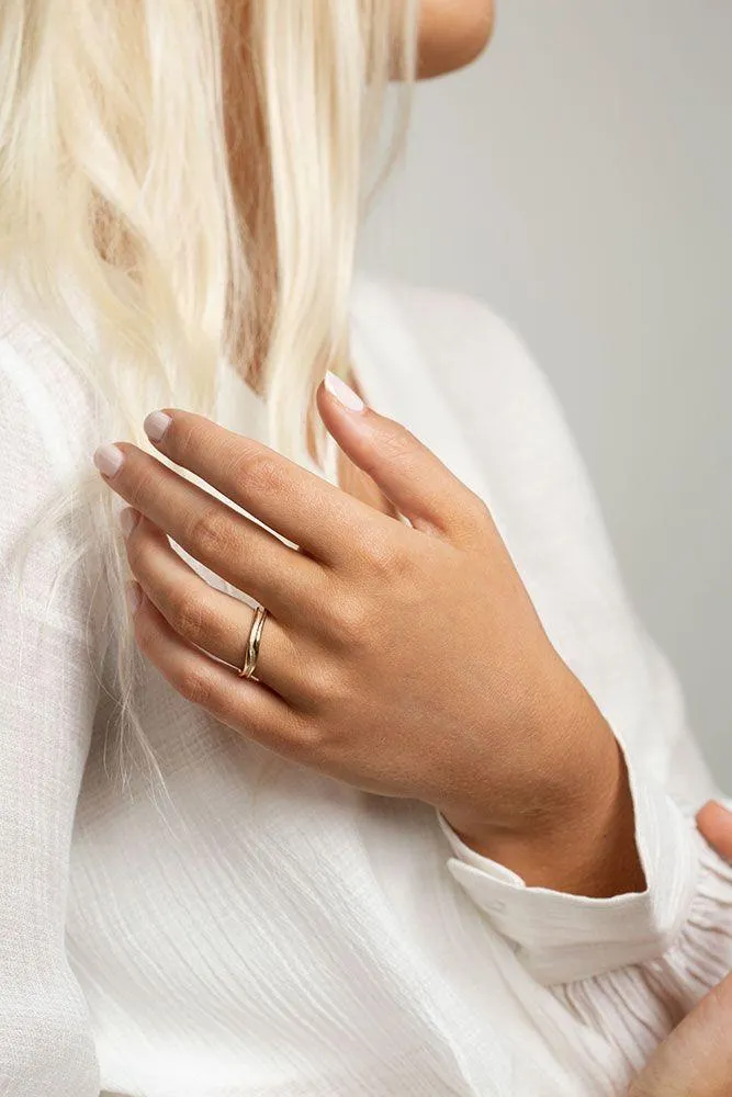 Women's solid gold ring - WATERWAY