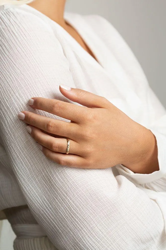 Women's solid gold ring